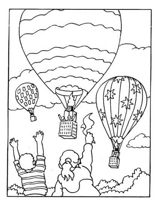 To Børn Ser På En Luftballon Tegninger til Farvelægning